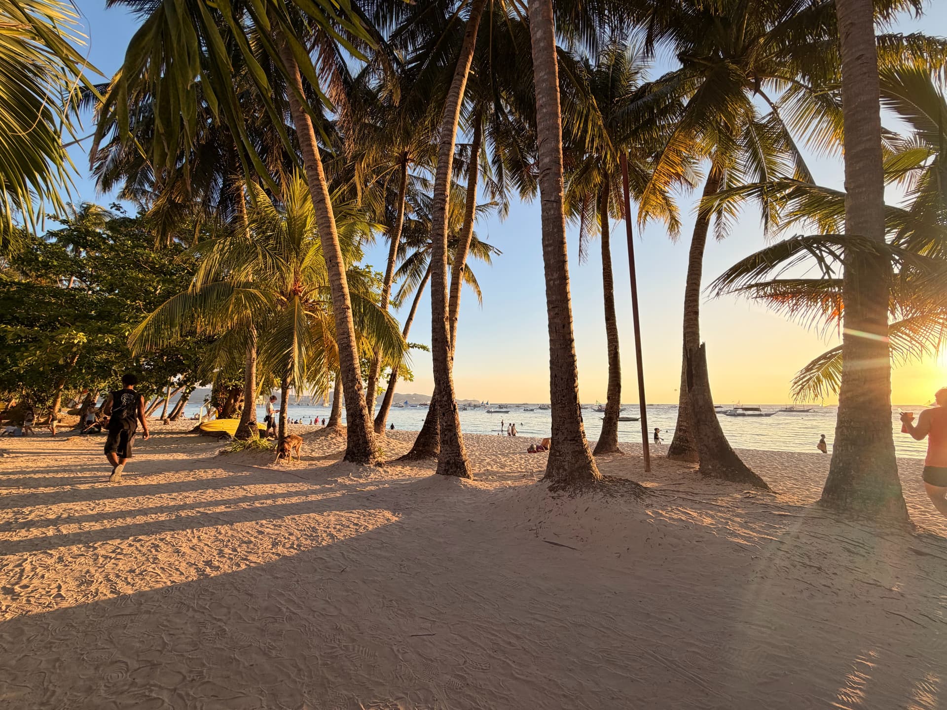 Boracay Nomad Studio | 50Mbps+ Wi-Fi | 1-Min to Stn 3 Beach