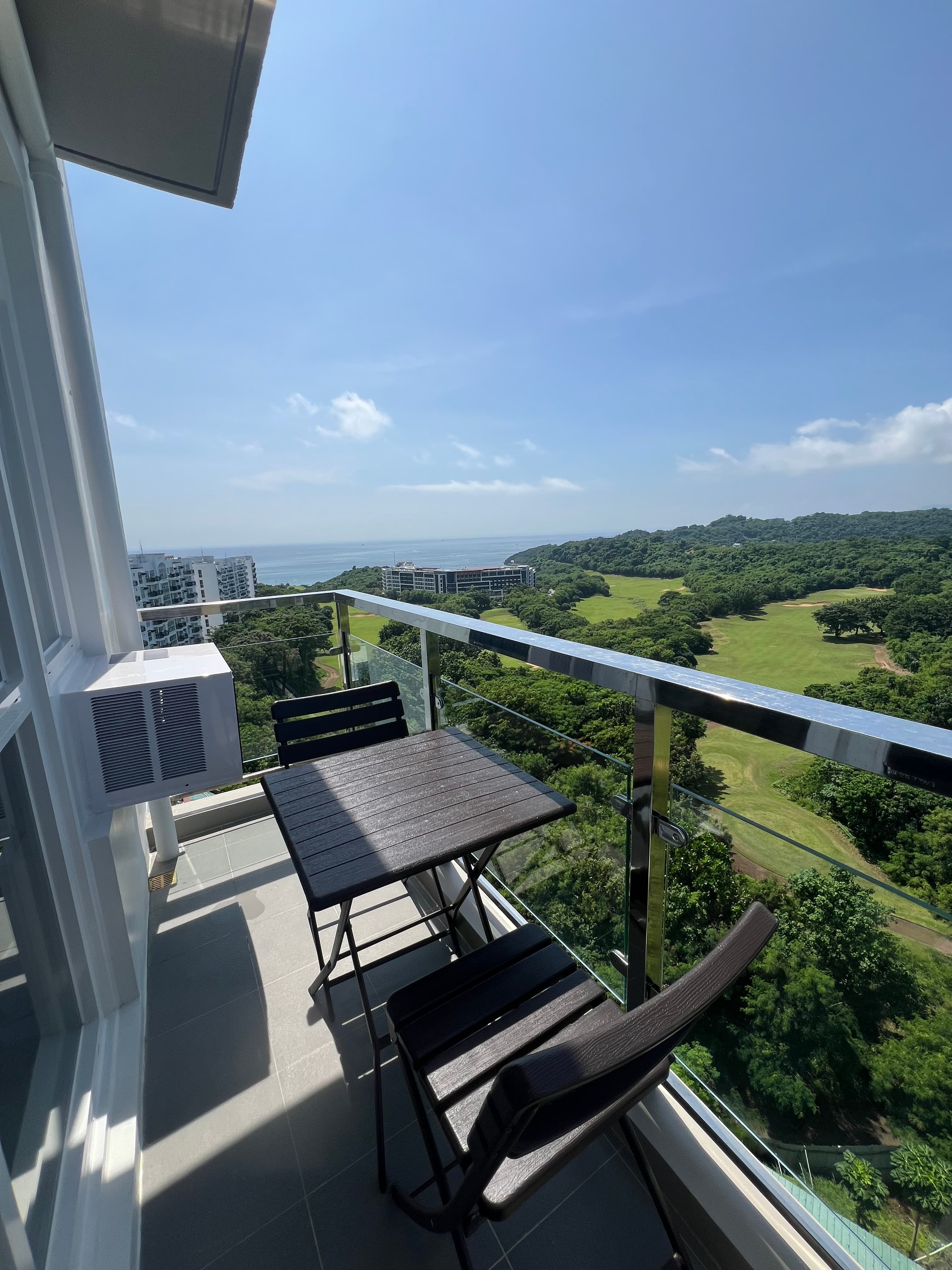 Top Floor 1-Br w/ sunrise and sunset sea view